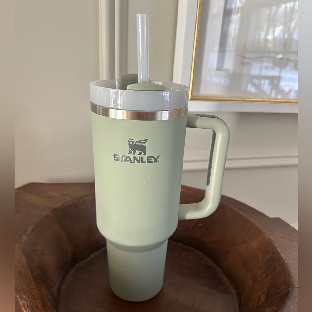 Stanley Quencher H2.0 Flowstate 40 oz. Soft Matte Shale Tumblr